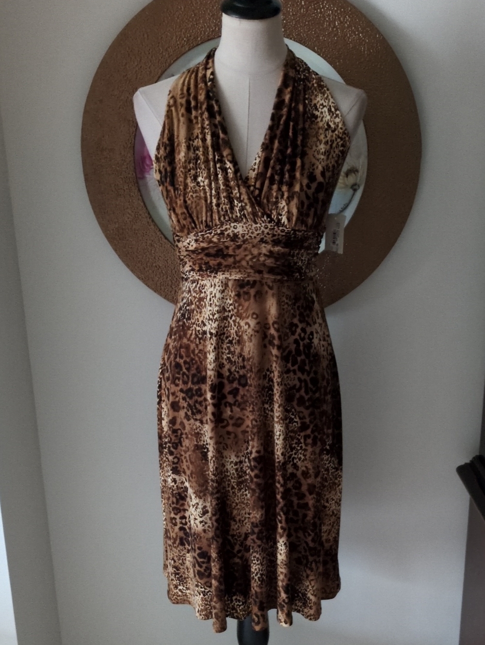 Evan Picone Sleeveless Leopard Print V-Neck Dress in Brown And Tan
